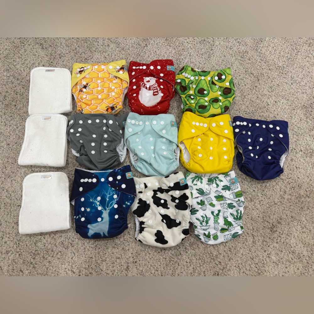 Vibrant Diaper Covers Set for 10 diapers with 8 inserts